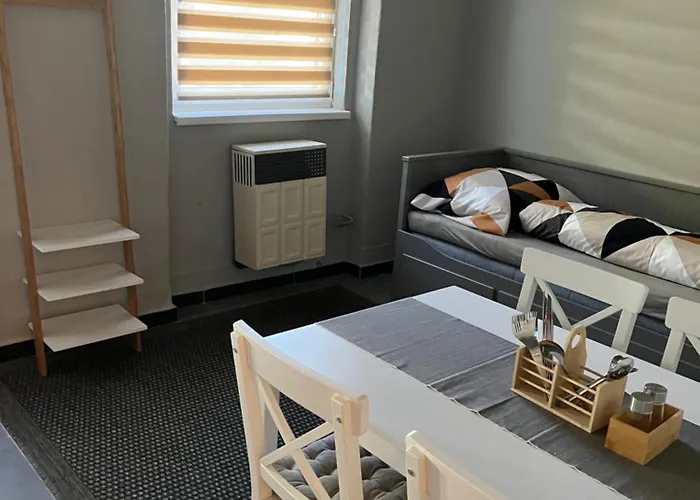 - Garden - Vendeghaz 2 아파트 Nesvady